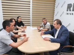 О депутате из Кременчуга пишут в новостях Азербайджана