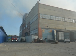 В Днепре горел завод по производству туалетной бумаги