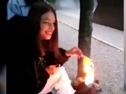 В Каменском девушка сожгла флаг Украины