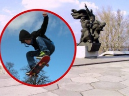 В Днепре из мемориала погибшим воинам дети устроили горку для катания на скейтах