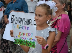 Сговор главы Вольнянской РГА и Беляевского комбината: жители района выйдут на протест