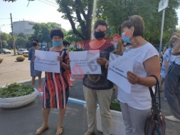 Представители профсоюзов в Днепре протестуют против увольнения беременных
