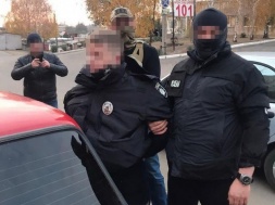 В Запорожской области, при получении взятки от наркодилера, задержали следователя Нацполиции