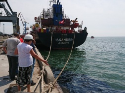 В Бердянском порту ликвидируют аварийный разлив нефтепродуктов