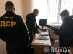 На Дніпропетровщині поліцейські викрили керівника філії Інституту охорони ґрунтів України в організації корупційної схеми