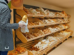 Жители Запорожской области дерутся в супермаркете за хлеб