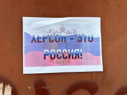 В Херсоне неизвестные расклеили листовки о том, что их выбор – Россия