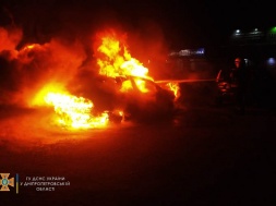 Ночью в Днепре сожгли автомобиль активиста общественной организации