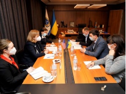 Секретарь горсовета Днепра встретился с Временно поверенной в делах США в Украине Кристиной Квин
