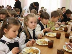 В запорожские школы поставляли испорченное молоко и мясо