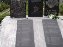 В Днепропетровской области надругались над мемориалом погибшим воинам