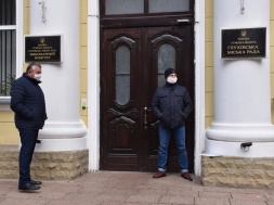 "Выломали дверь и угрожают расправой сотрудникам": Мэр Глухова Терещенко заявил о захвате власти в городе