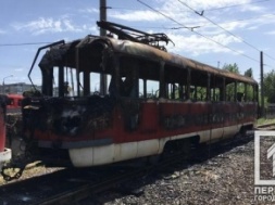 В Кривом Роге на ходу загорелся трамвай с пассажирами внутри