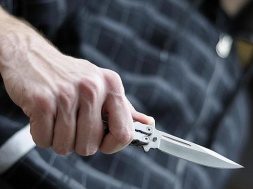 Грабить не стали: в Запорожье священника ударили ножом в висок