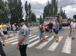 Жители Лисок снова заблокировали дорогу в центре Бердянска