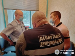 В Запорожской области полицейские и охрана десятками тонн воровали грузы на ж/д