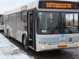 В запорожском автобусе пассажиры защитили водителя от нападок мовного активиста