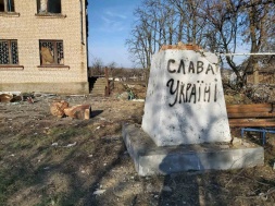 На Херсонщине в с. Давыдов Брод разрушили памятник Суворову