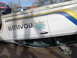 Авто полиции въехало в газовую трубу и перевернулось в Запорожской области