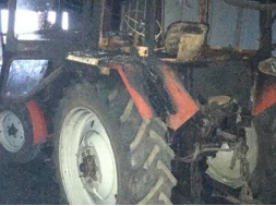 На Полтавщині невідомі підпалили дві вантажівки та трактор