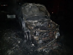 В Запорожье снова сожгли дорогое авто