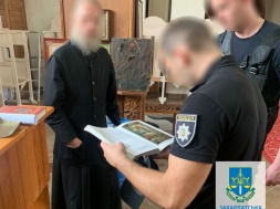 На Закарпатье задержали пожилого священника УПЦ за размещение в соцсетях советских символов