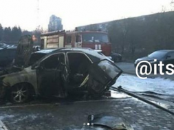 В центре Запорожья на закрытой парковке сгорел "Лексус"