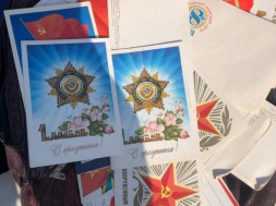 В Одессе задержали парня за то, что он держал в руках открытки времён СССР