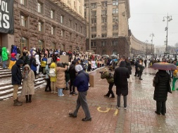 В Киеве ещё не мобилизованная молодёжь снова требует у Кличко сдать деньги на ВСУ