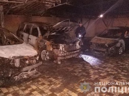 Уночі на Полтавщині на автостоянках горіли сім автомобілів