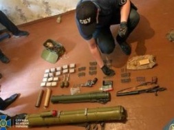 В Кривом Роге обнаружен арсенал оружия из ООС