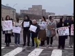 В Харькове преподаватели ВУЗов вывели студентов на акции с требованием передать бюджетные средства города в центр