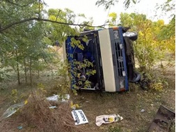 Маршрутка Запорожье-Никополь слетела с дороги и перевернулась: пострадали пассажиры