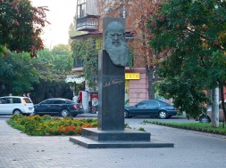 Жители Одессы проголосовали против переименования площади Льва Толстого