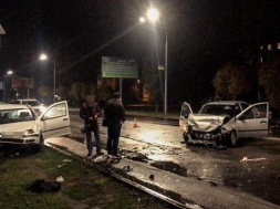 В Павлограде пьяный полицейский на авто устроил лобовое столкновение