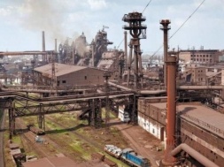 Ахметов останавливает огромный завод на Днепропетровщине: люди массово увольняются