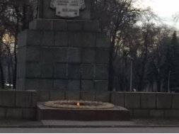 У Кам'янському відновили "Вічний вогонь" під цитатою Леніна