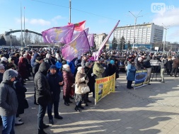 «Нас выжимают, как лимоны»: около 300 предпринимателей вышли на митинг под стены Запорожской ОГА