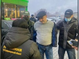 В Каменском известного активиста задержали при передаче денег