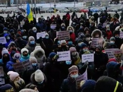 Старух вышел к сотням вольнянцев, протестующим у здания ЗОГА