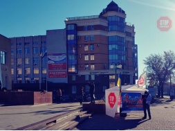 У Полтаві протестують через корупцію у Федерації бодібілдингу України: спорсменів обкрадає керівництво