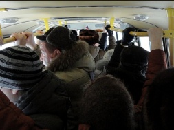 «Неабияка тиснява у маленьких автобусах до правобережжя Кременчука продовжується щотижня», - містяни
