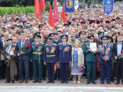 У Полтаві тисячі жителів міста поклали квіти до Меморіалу Солдатської Слави
