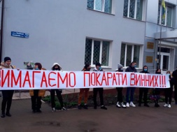 Глуховчане митинговали под стенами Шосткинской прокуратуры, добиваясь наказания убийцы 25-летнего пограничника