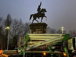 В Киеве власти снесли памятник легендарному комдиву Красной Армии Николаю Щорсу