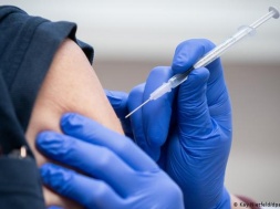 Пиар вместо вакцины: медики Днепра раскритиковали Министерство здравоохранения