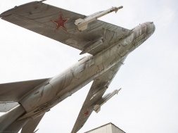 В Киеве снесли памятник советскому самолёту