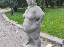 На Львовщине вместо советских памятников начали ставить европейские скульптуры