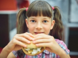 Детей в школах кормить не будут