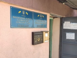 Сельсовет в Запорожском районе засыпали чернозёмом: председателя обвиняют в земельных махинациях